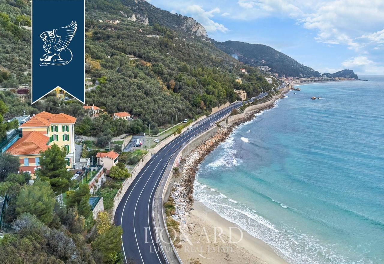 Вилла в Савоне, Италия, 4 280 м² - фото 5