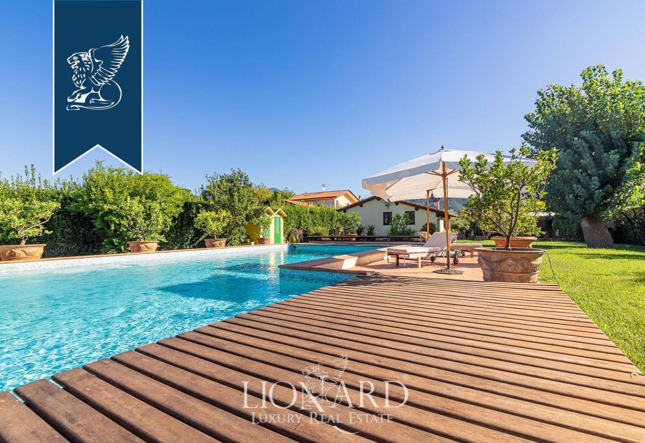 Вилла в Массарозе, Италия, 478 м² - фото 5