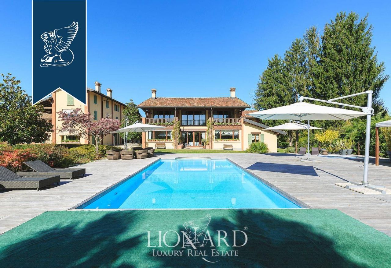 Вилла в Традате, Италия, 3 200 м² - фото 5