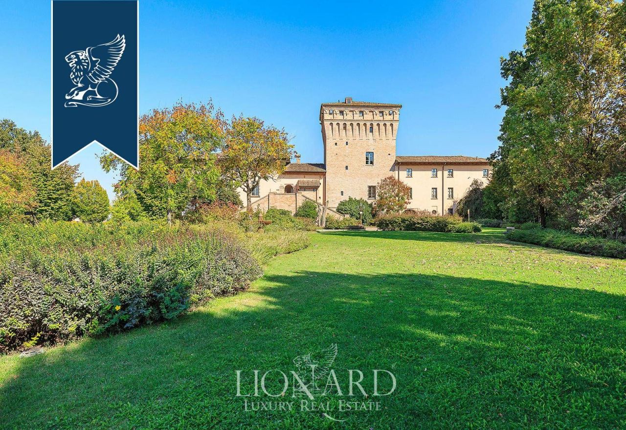 Замок в Пьяченце, Италия, 3 700 м² - фото 5