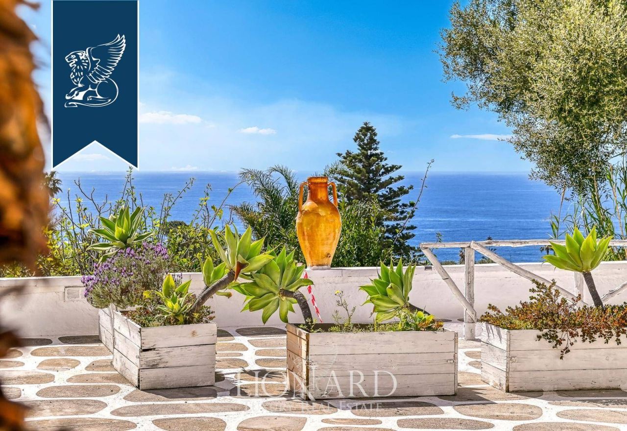 Вилла в Неаполе, Италия, 2 450 м² - фото 5