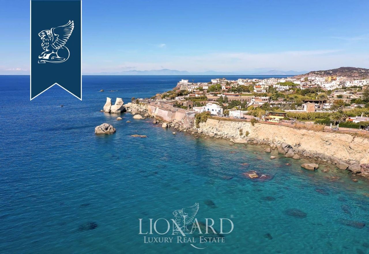 Отель, гостиница в Неаполе, Италия, 3 000 м² - фото 5