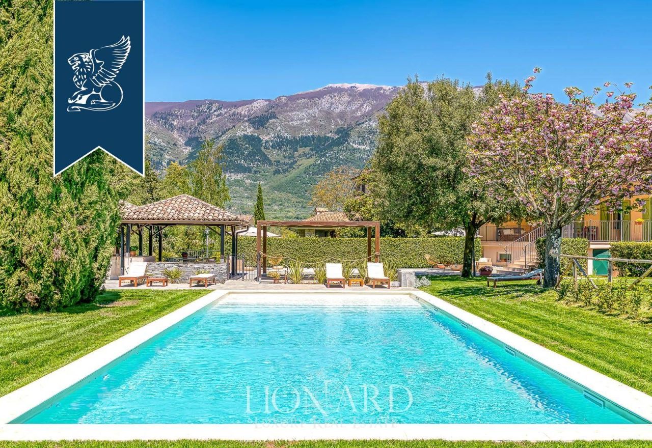 Ферма в Фрозиноне, Италия, 2 000 м² - фото 5