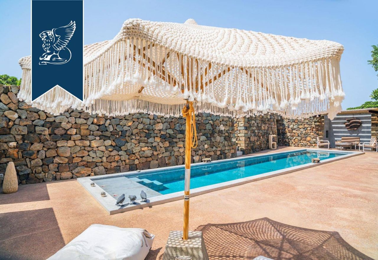 Вилла на о-ве Пантеллерия, Италия, 400 м² - фото 4