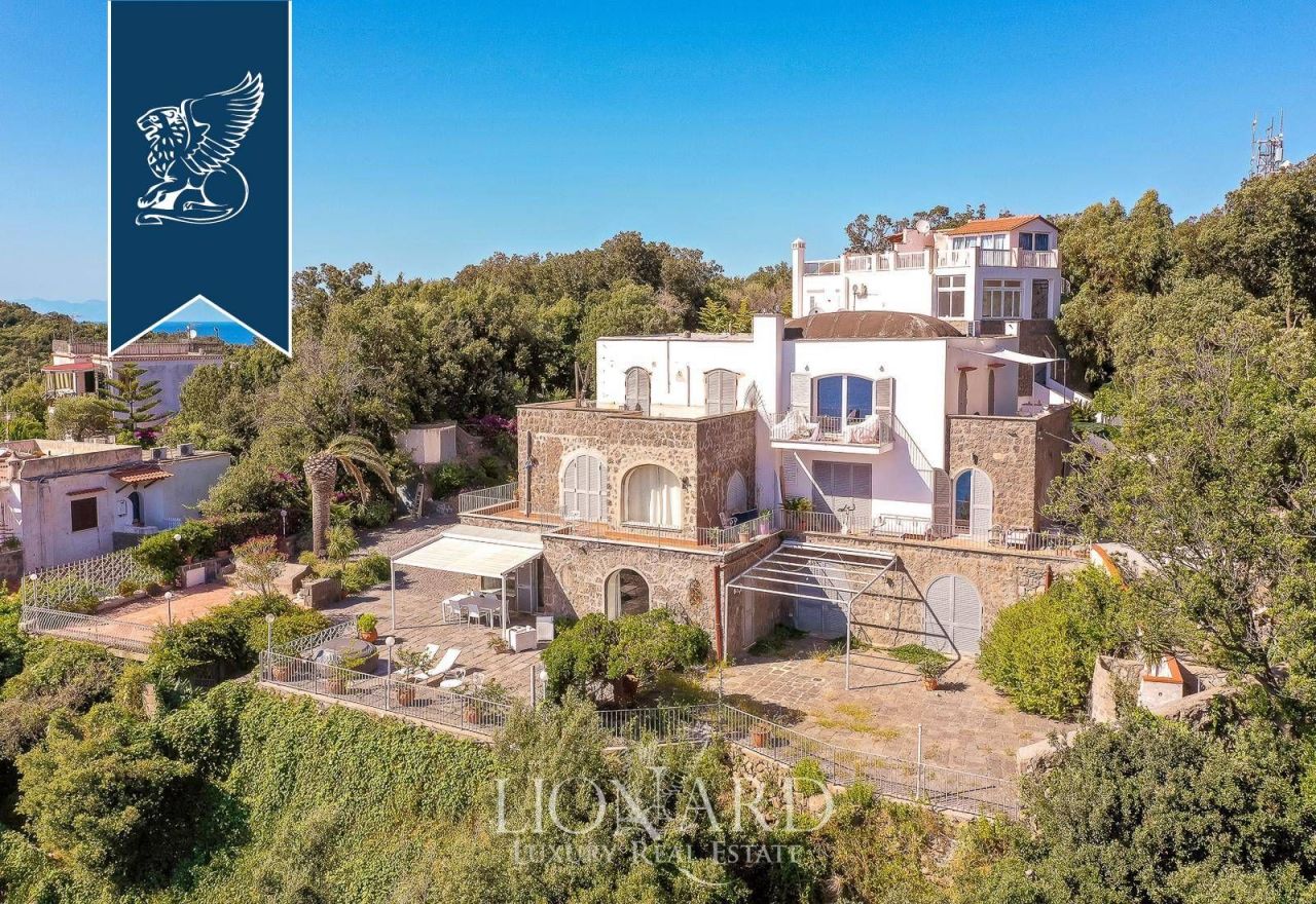 Вилла в Неаполе, Италия, 385 м² - фото 4