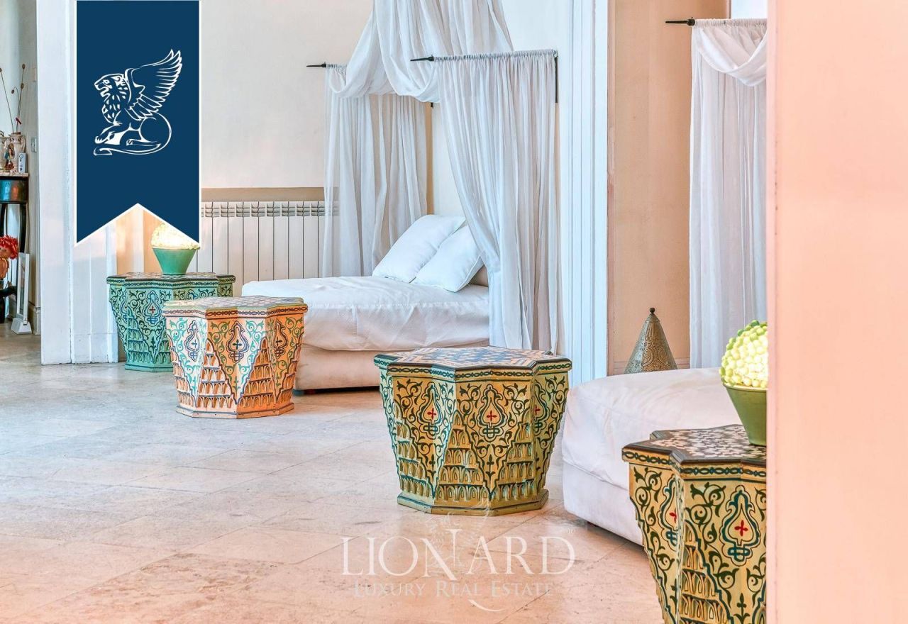 Отель, гостиница в Неаполе, Италия, 650 м² - фото 4