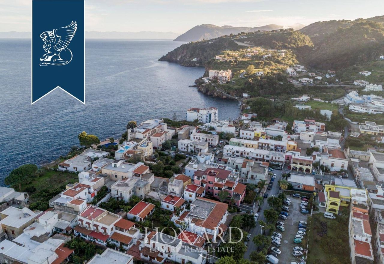 Отель, гостиница на Липари, Италия, 1 300 м² - фото 4