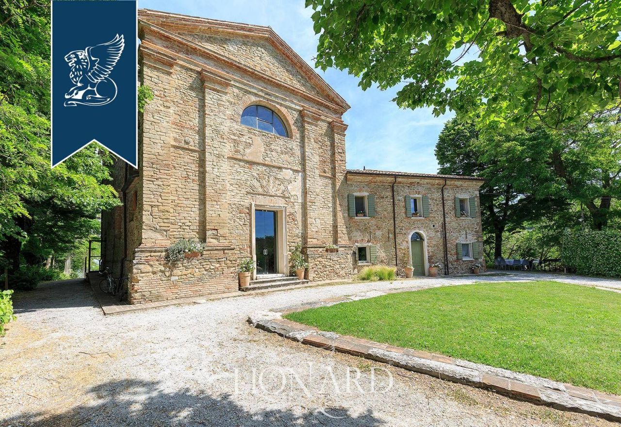 Замок в Форли-Чезене, Италия, 1 000 м² - фото 4