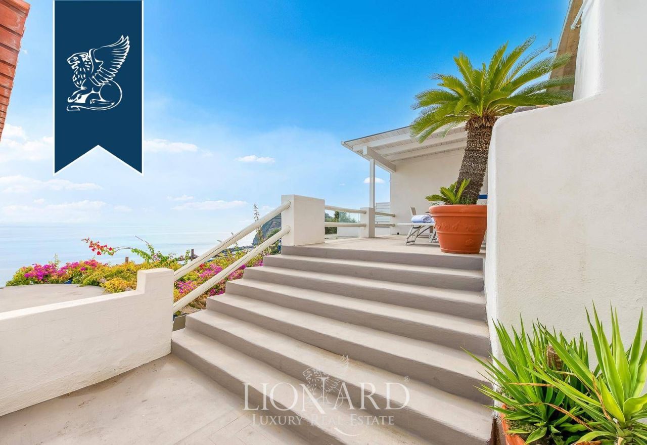 Отель, гостиница в Неаполе, Италия, 400 м² - фото 6