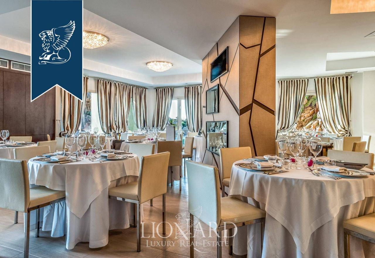 Отель, гостиница в Ла-Маддалене, Италия, 8 000 м² - фото 6