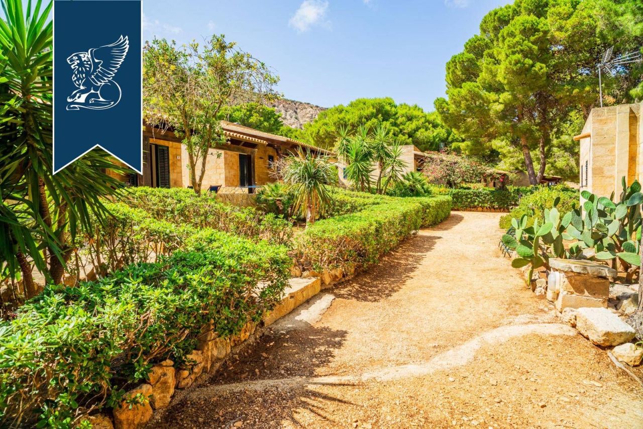 Дом в Фавиньяне, Италия, 2 100 м² - фото 6