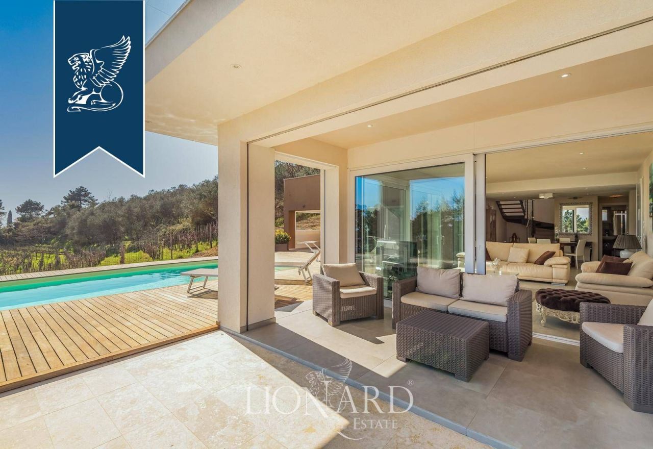 Вилла в Массарозе, Италия, 250 м² - фото 6