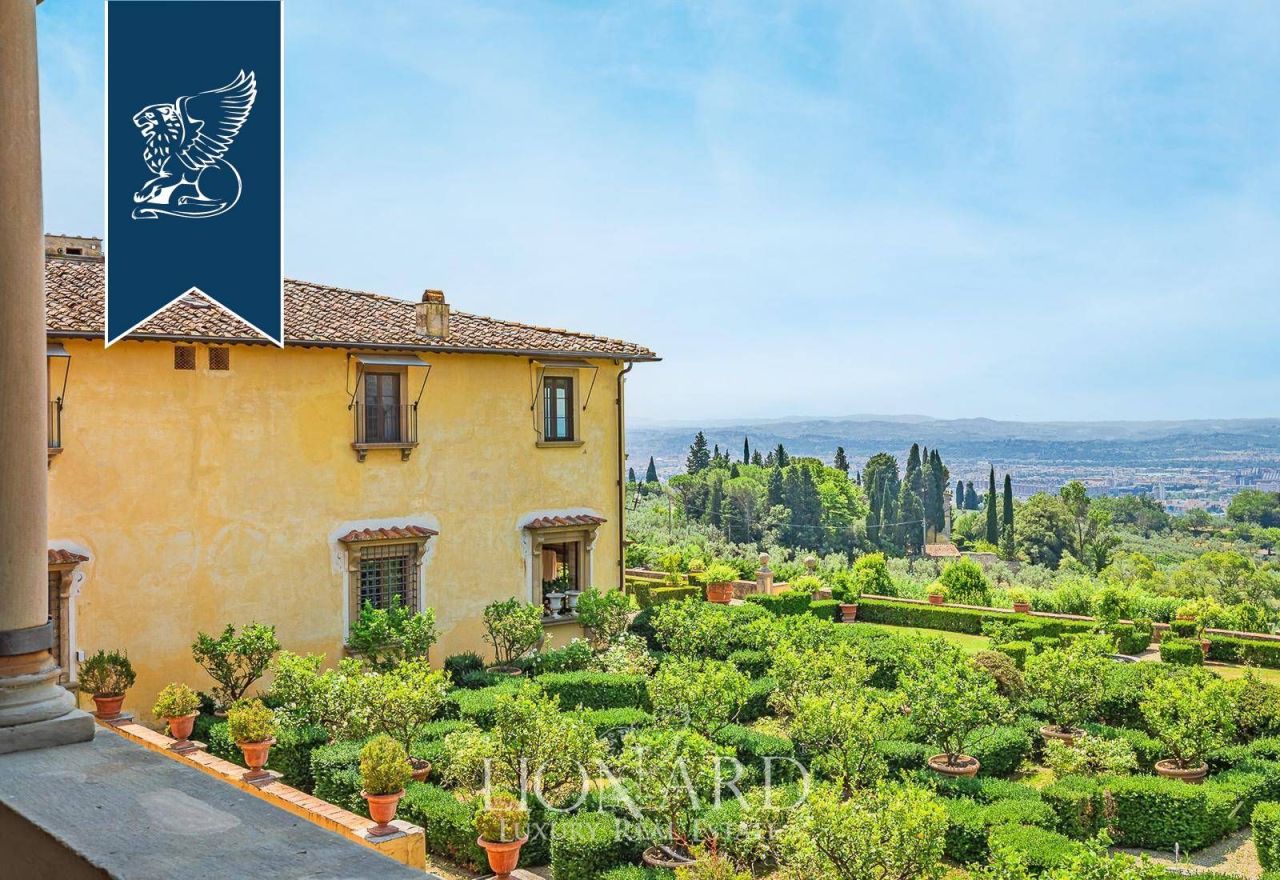 Вилла во Флоренции, Италия, 1 300 м² - фото 6