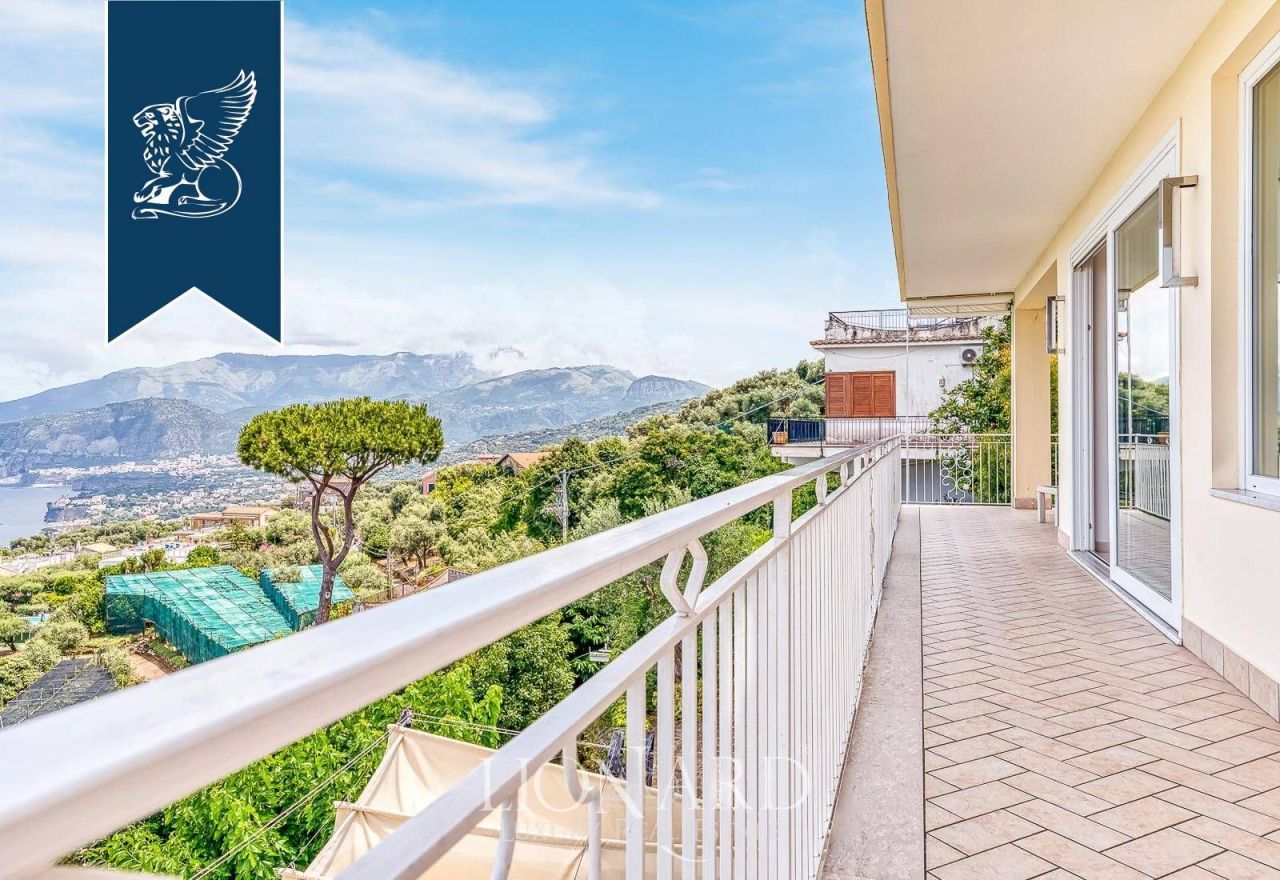 Вилла в Неаполе, Италия, 430 м² - фото 6