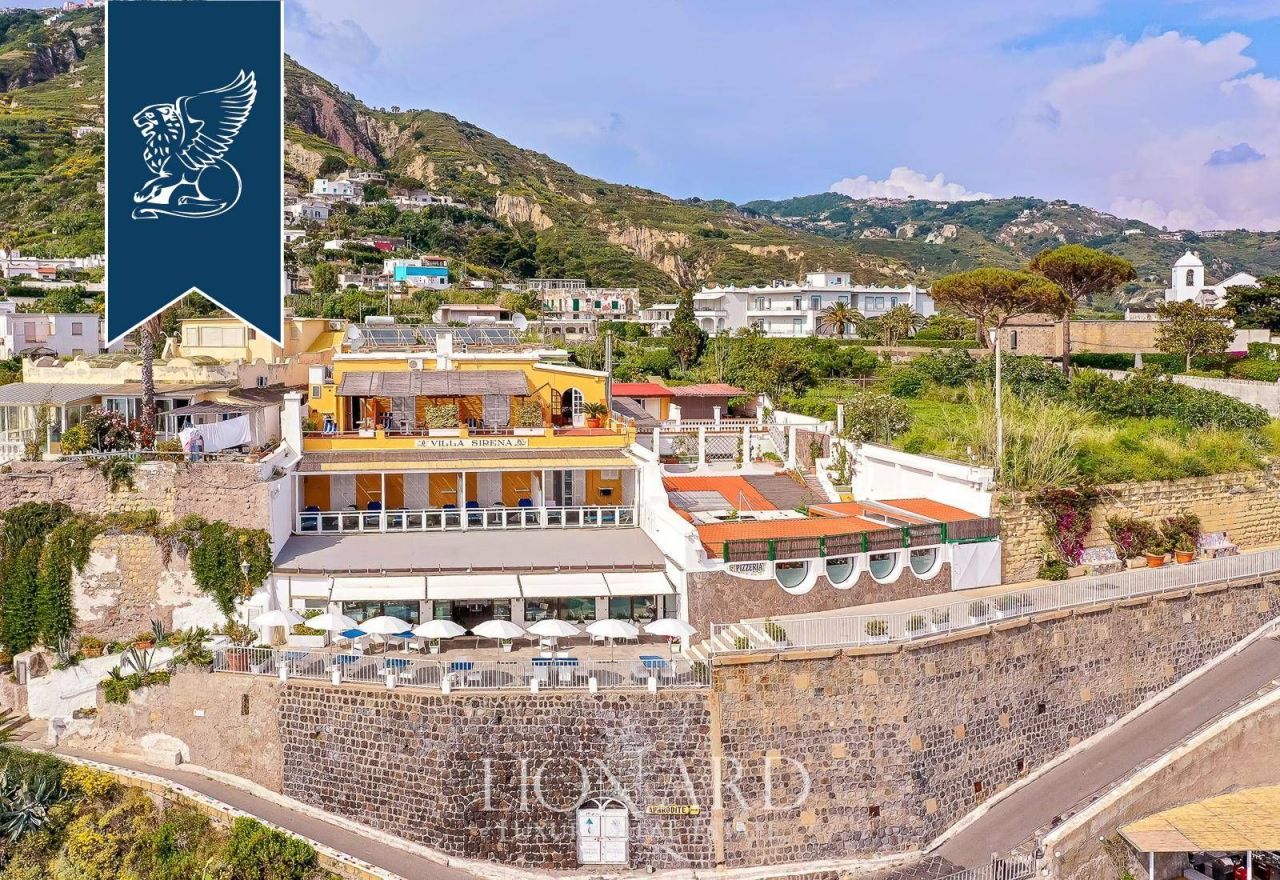 Отель, гостиница в Неаполе, Италия, 1 200 м² - фото 6