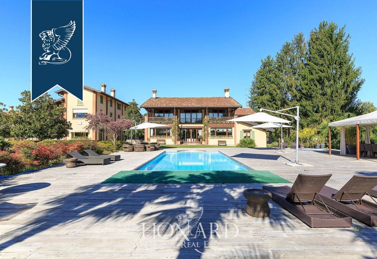 Вилла в Традате, Италия, 3 200 м² - фото 6