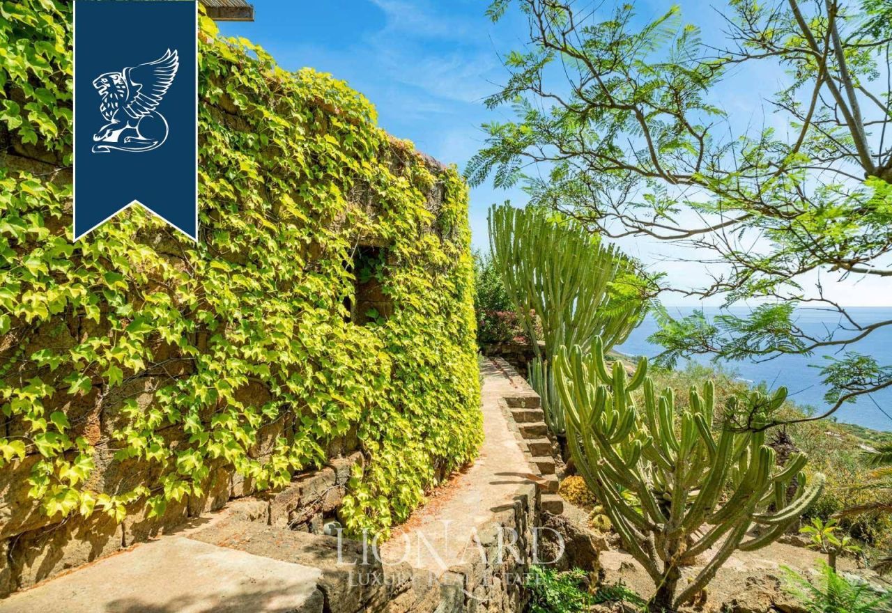 Вилла на о-ве Пантеллерия, Италия, 500 м² - фото 6