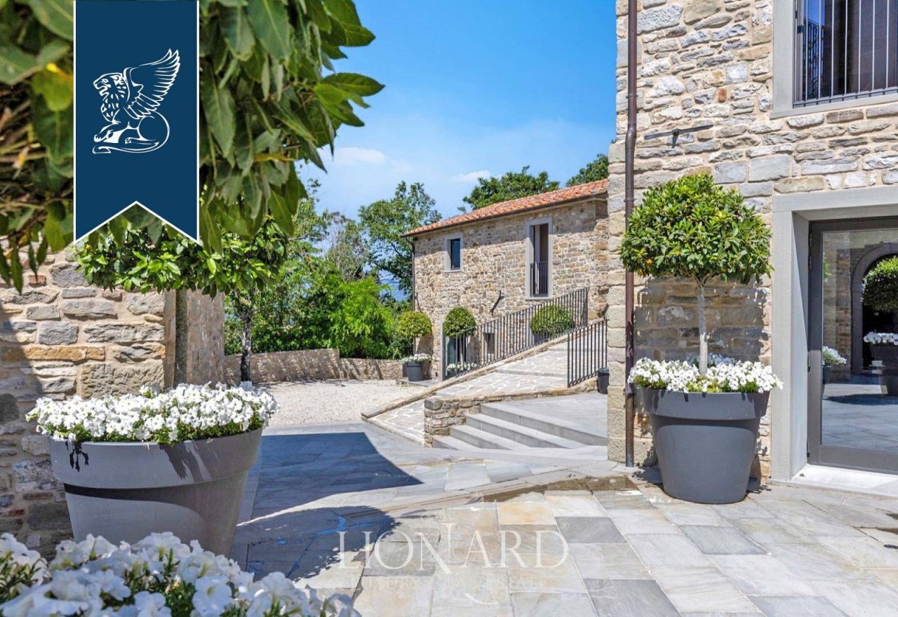 Замок в Пьеве-Санто-Стефано, Италия, 1 355 м² - фото 6