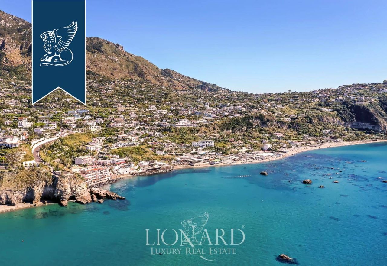 Отель, гостиница в Неаполе, Италия, 3 000 м² - фото 6