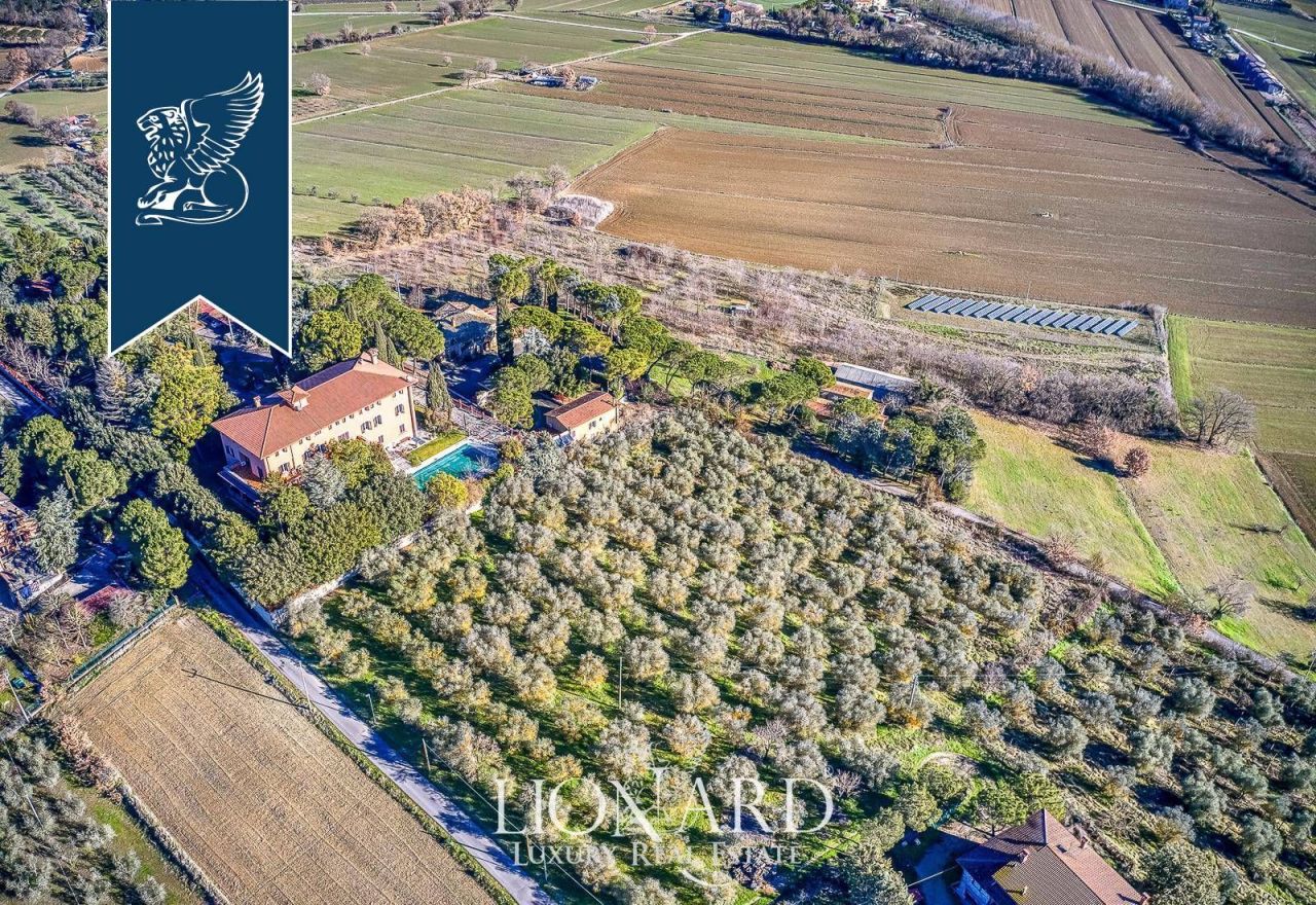 Вилла в Корчано, Италия, 2 500 м² - фото 5
