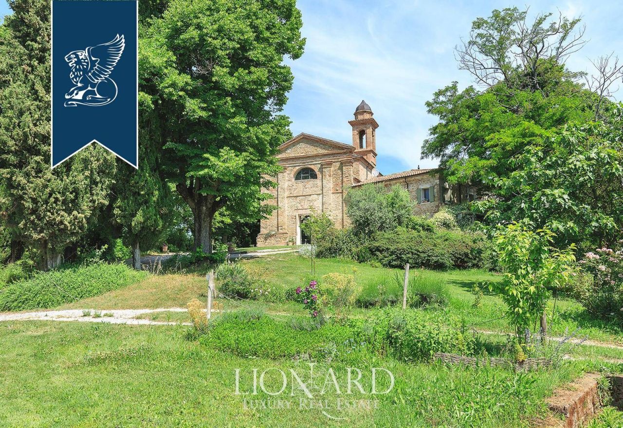 Замок в Форли-Чезене, Италия, 1 000 м² - фото 5