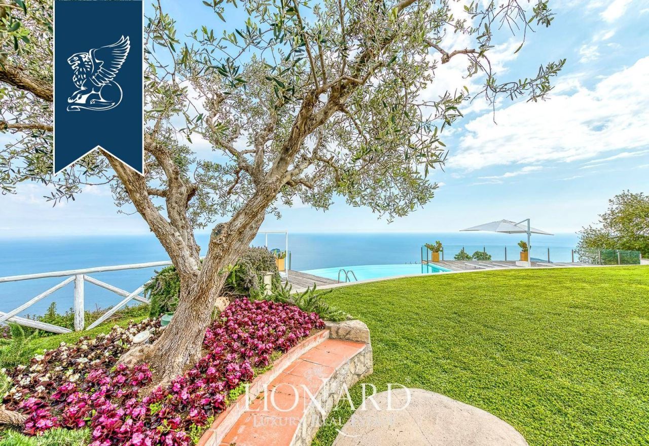 Вилла в Неаполе, Италия, 300 м² - фото 7