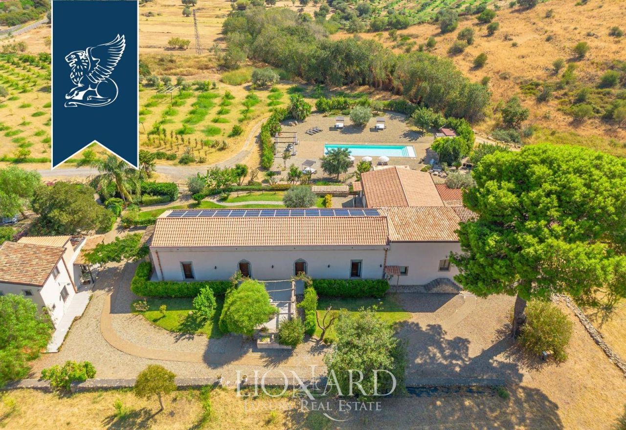 Ферма в Катании, Италия, 897 м² - фото 7