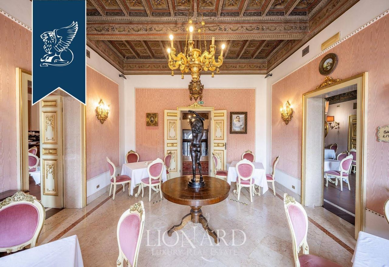 Отель, гостиница в Феррара, Италия, 2 273 м² - фото 7