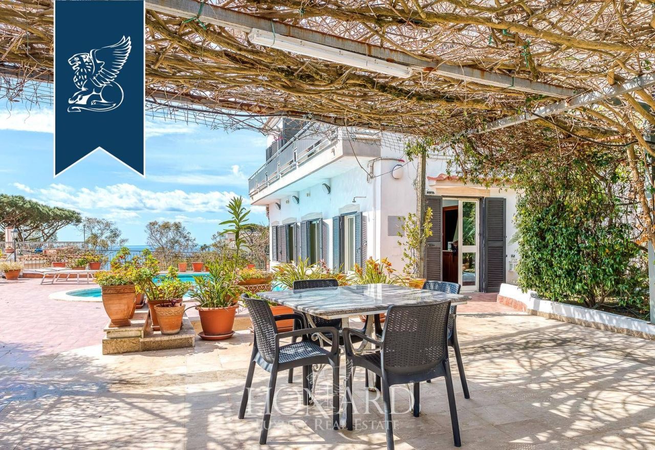 Вилла в Неаполе, Италия, 350 м² - фото 7