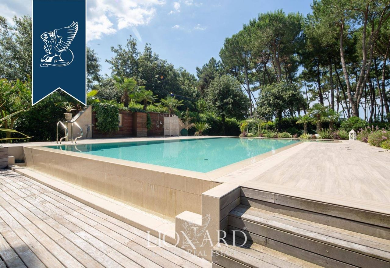 Вилла в Массе, Италия, 1 100 м² - фото 7