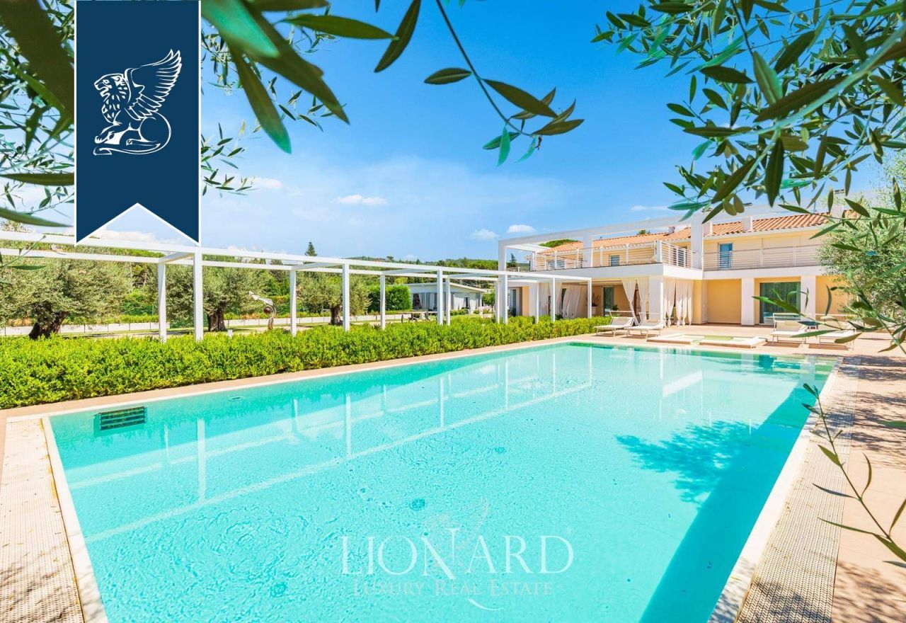 Отель, гостиница в Ареццо, Италия, 2 500 м² - фото 7