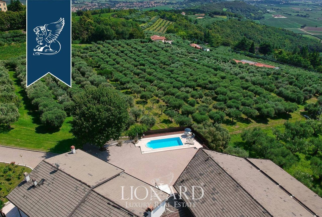 Вилла в Вероне, Италия, 1 000 м² - фото 7