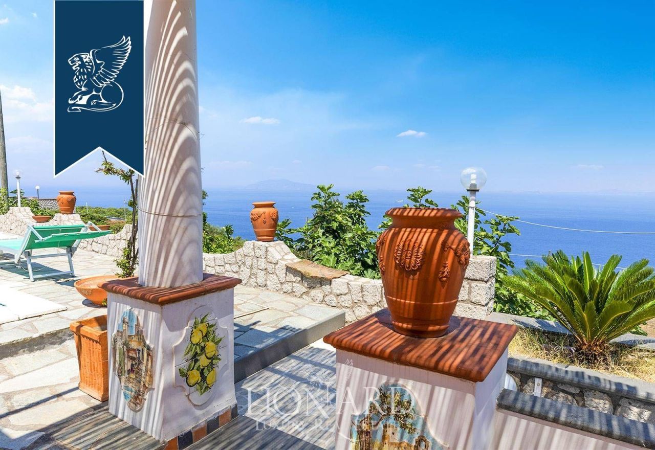 Вилла в Неаполе, Италия, 300 м² - фото 6