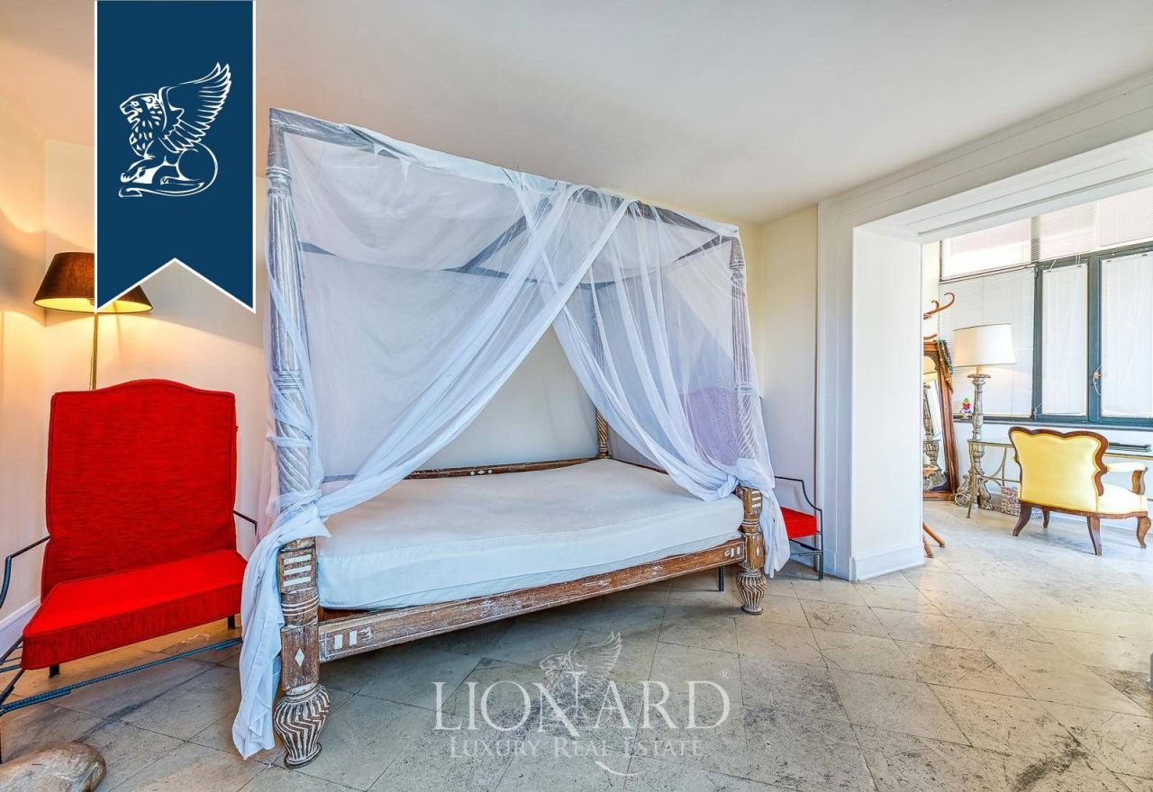 Отель, гостиница в Неаполе, Италия, 650 м² - фото 6