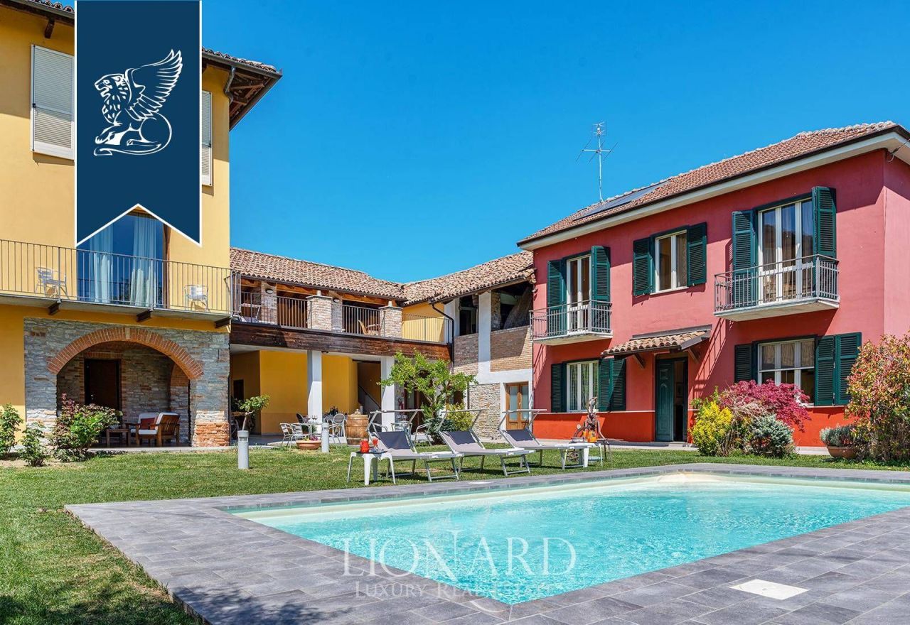 Ферма в Асти, Италия, 1 000 м² - фото 6