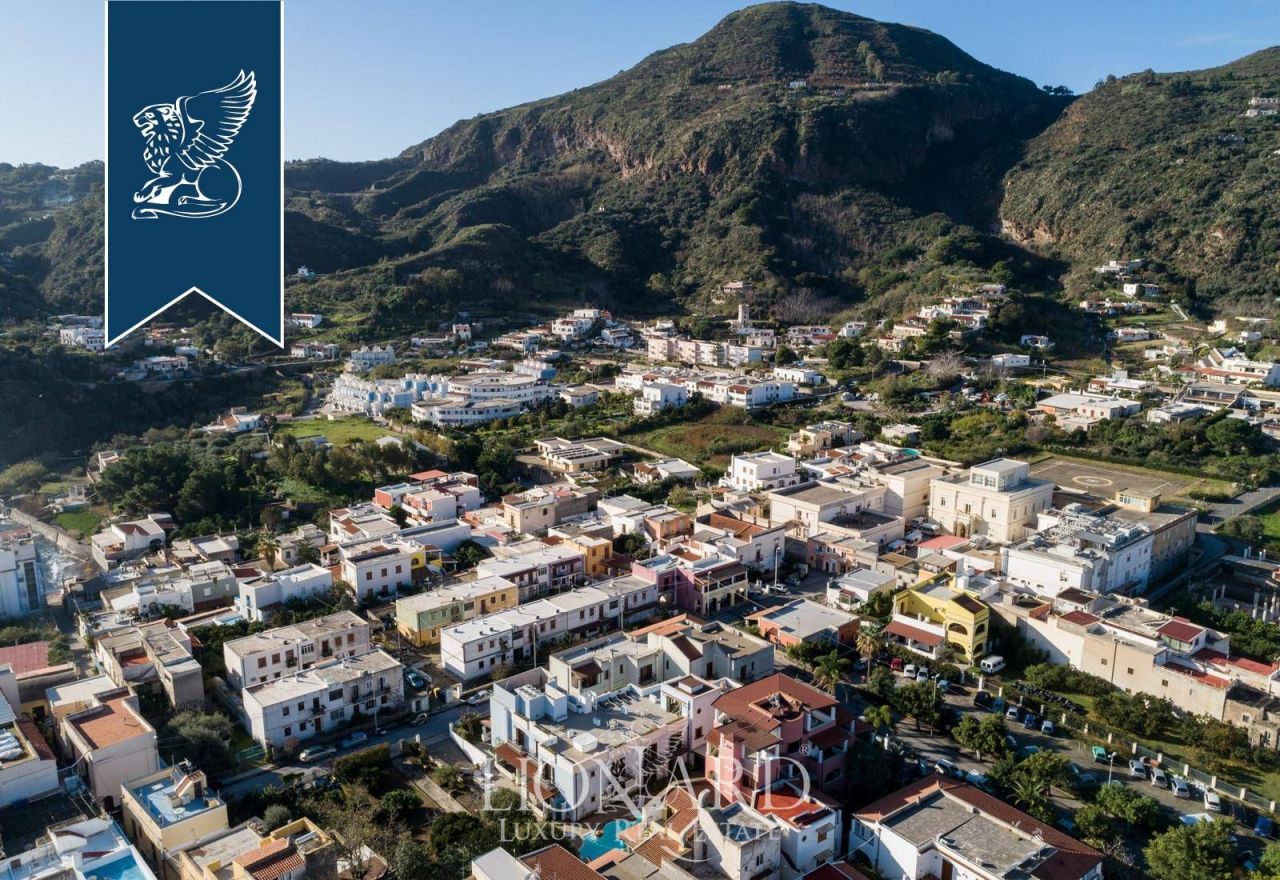 Отель, гостиница на Липари, Италия, 1 300 м² - фото 6