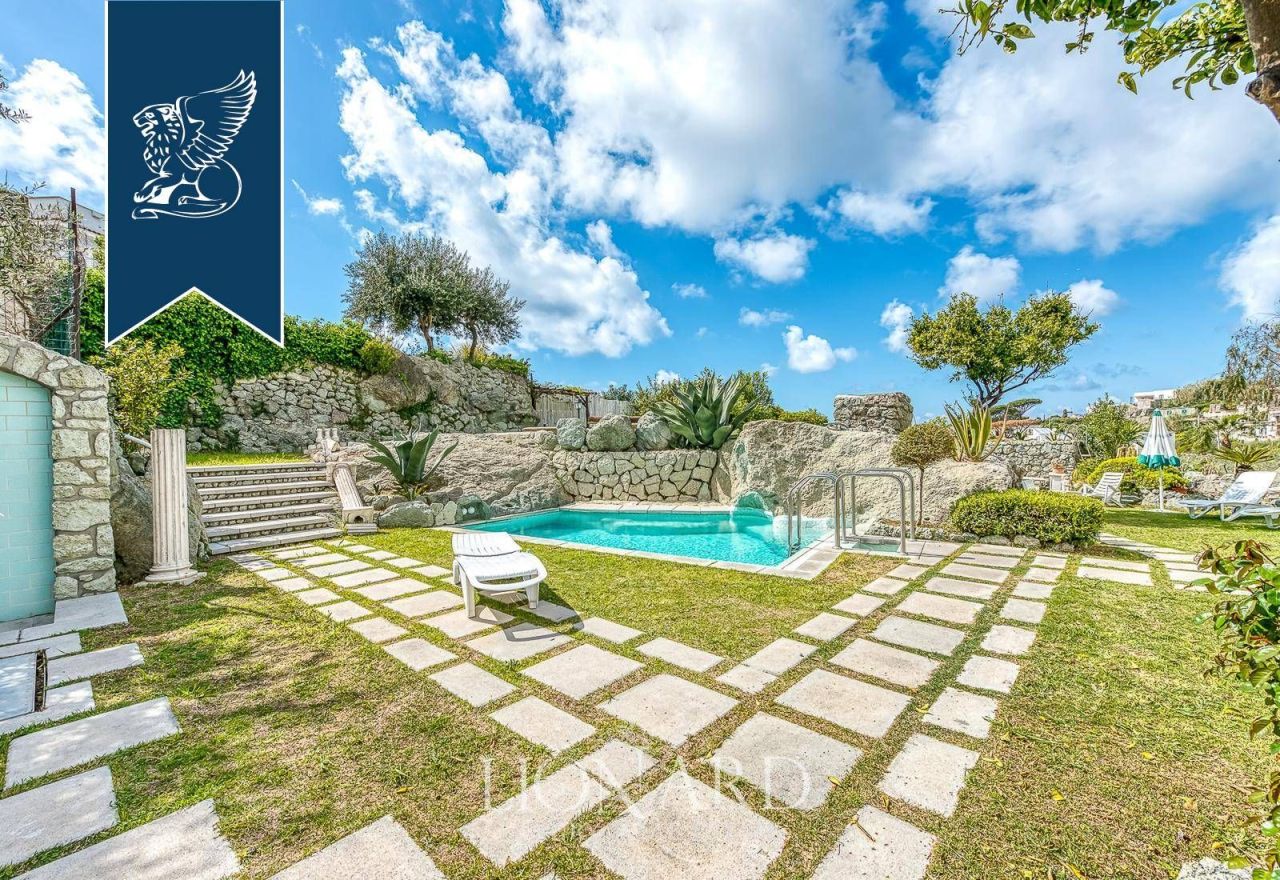 Отель, гостиница в Неаполе, Италия, 7 456 м² - фото 8