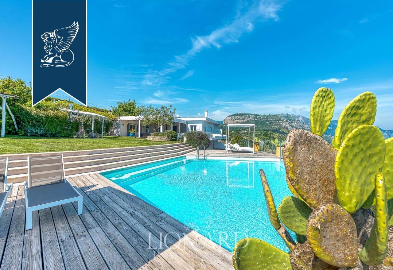 Вилла в Неаполе, Италия, 300 м² - фото 8