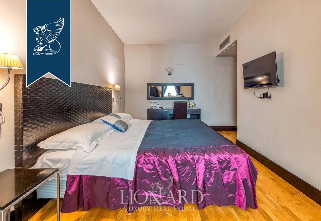 Отель, гостиница в Неаполе, Италия, 600 м² - фото 8