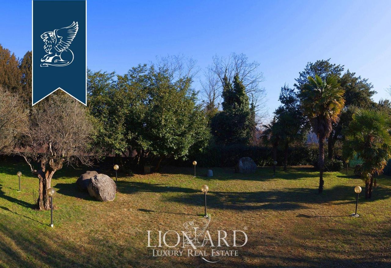 Ферма в Монце, Италия, 3 000 м² - фото 8