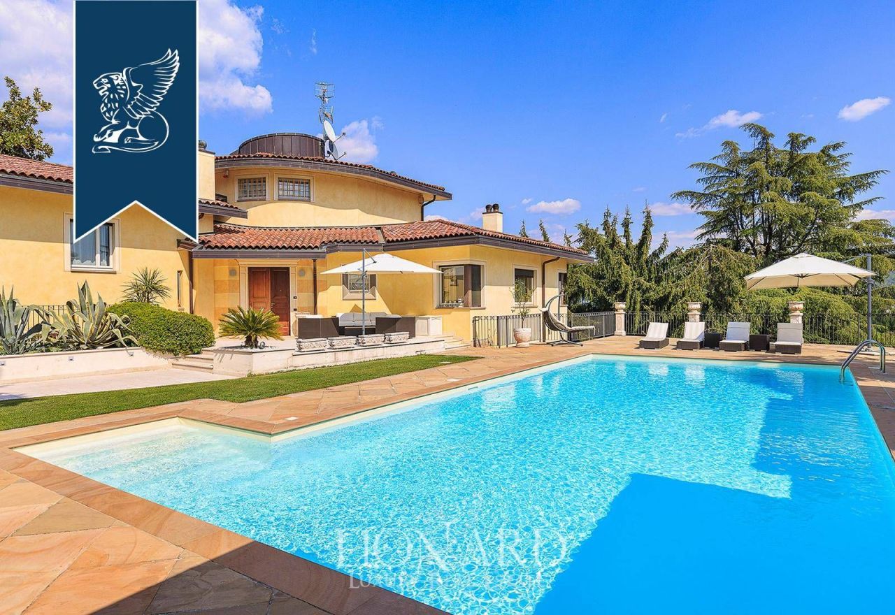 Вилла в Бергамо, Италия, 710 м² - фото 8