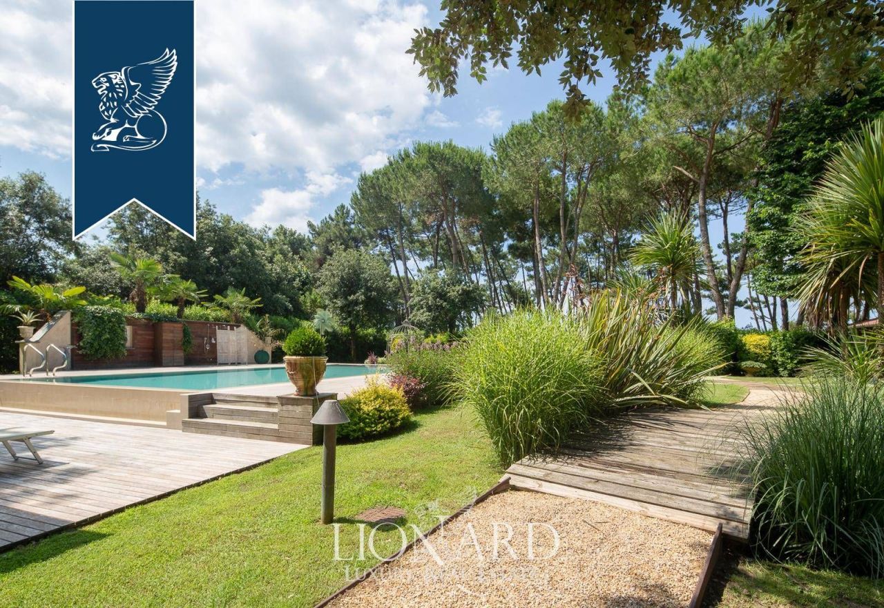 Вилла в Массе, Италия, 1 100 м² - фото 8