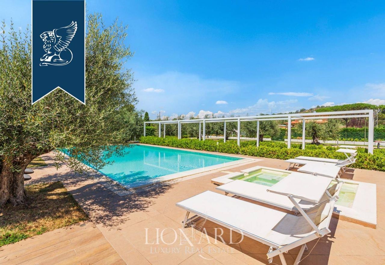 Отель, гостиница в Ареццо, Италия, 2 500 м² - фото 8