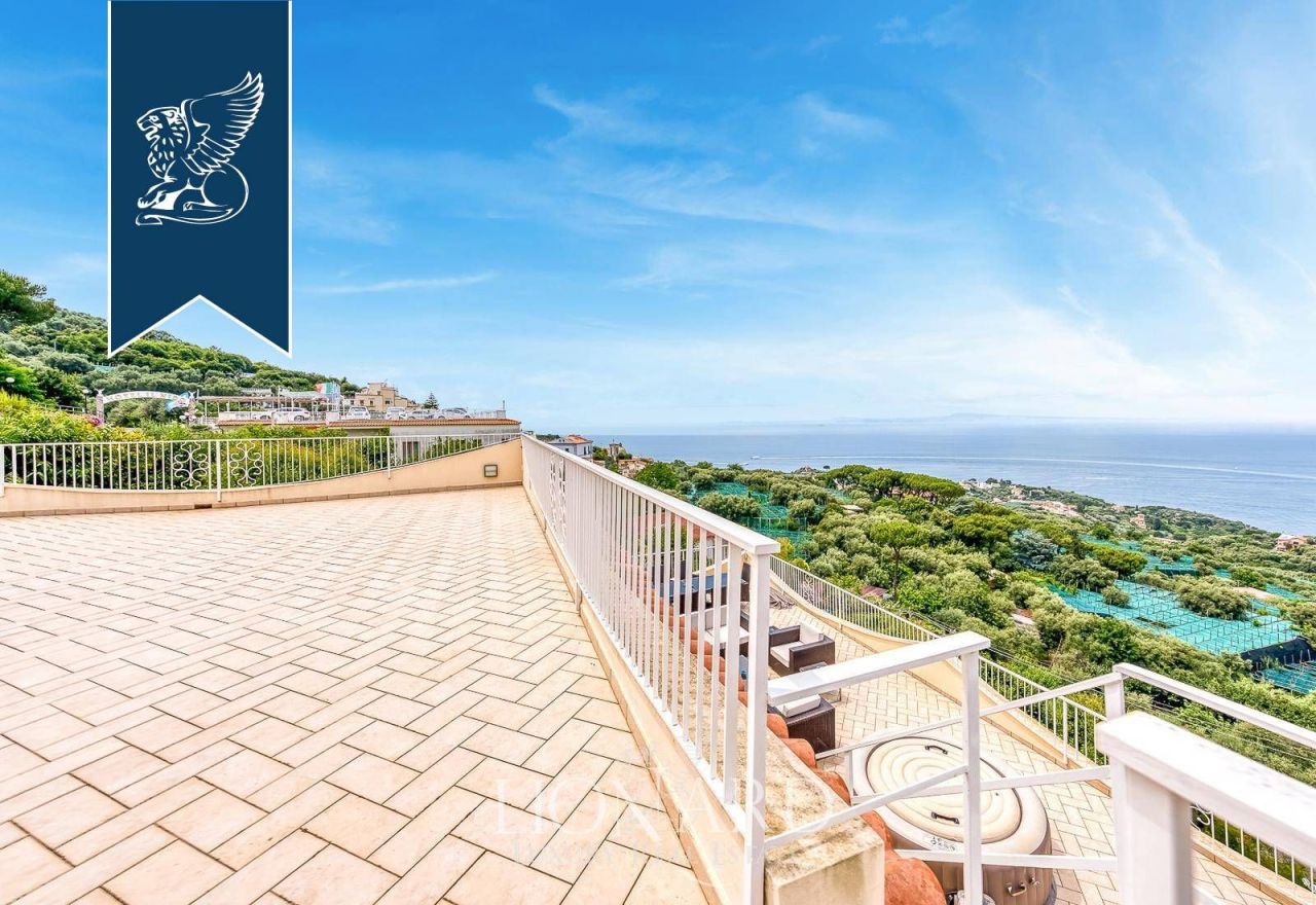 Вилла в Неаполе, Италия, 430 м² - фото 8