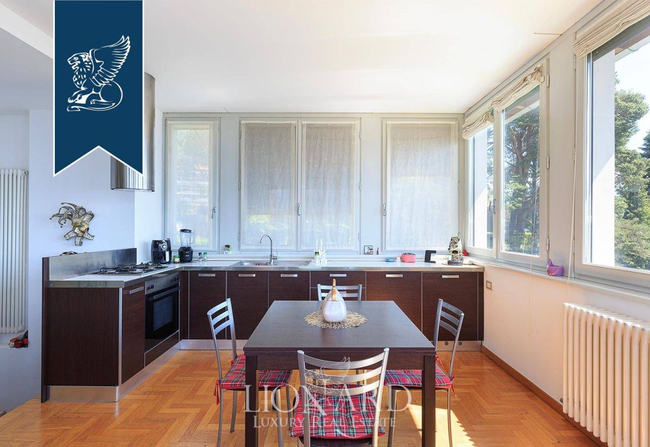 Вилла в Луино, Италия, 700 м² - фото 8