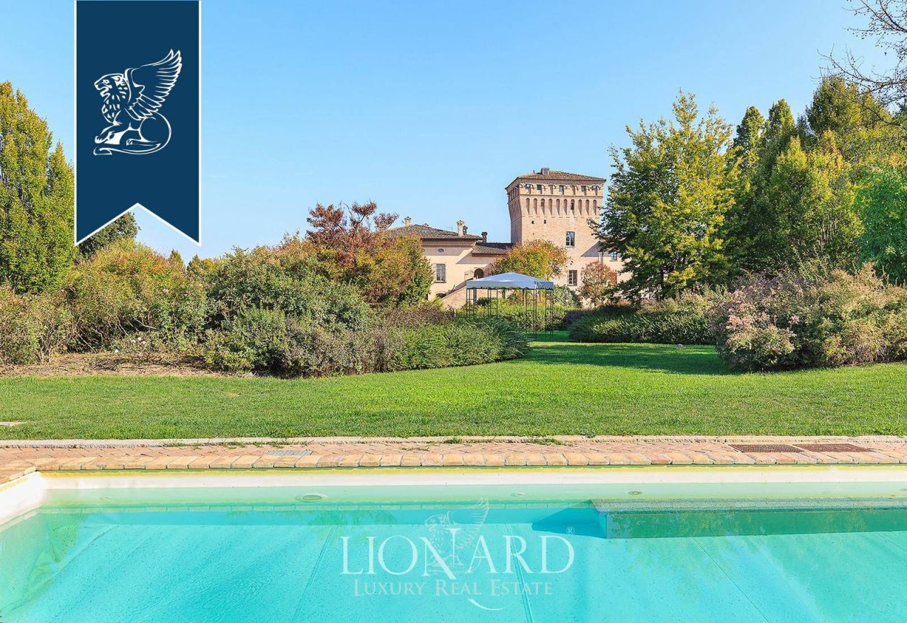 Замок в Пьяченце, Италия, 3 700 м² - фото 8