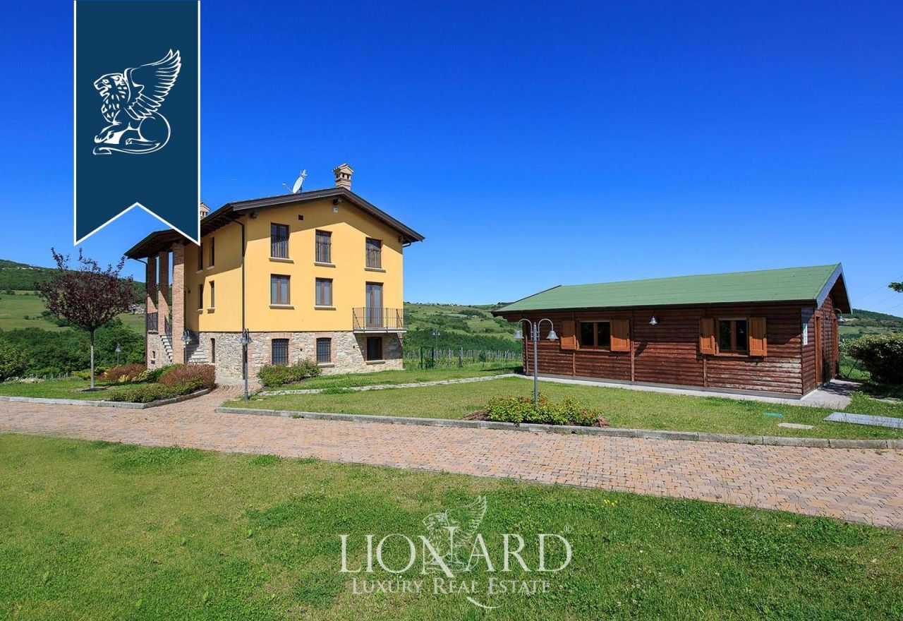 Ферма в Пьяченце, Италия, 300 м² - фото 8