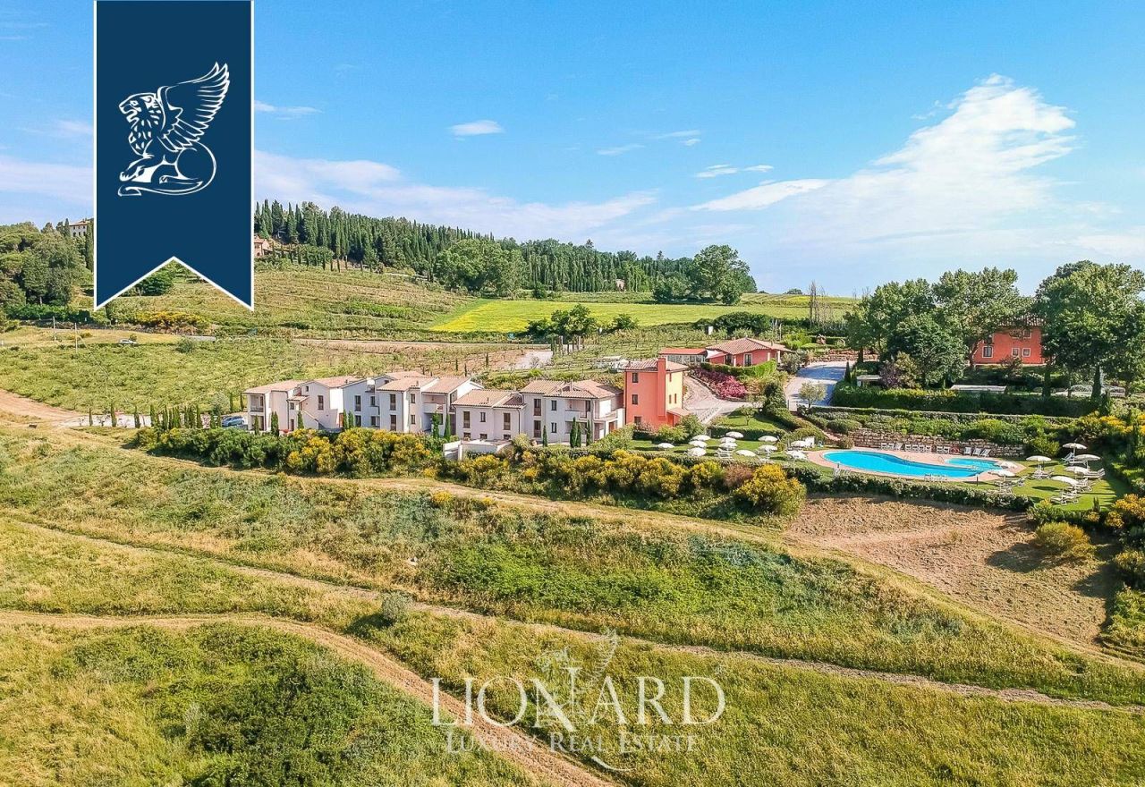 Ферма во Флоренции, Италия, 2 500 м² - фото 8