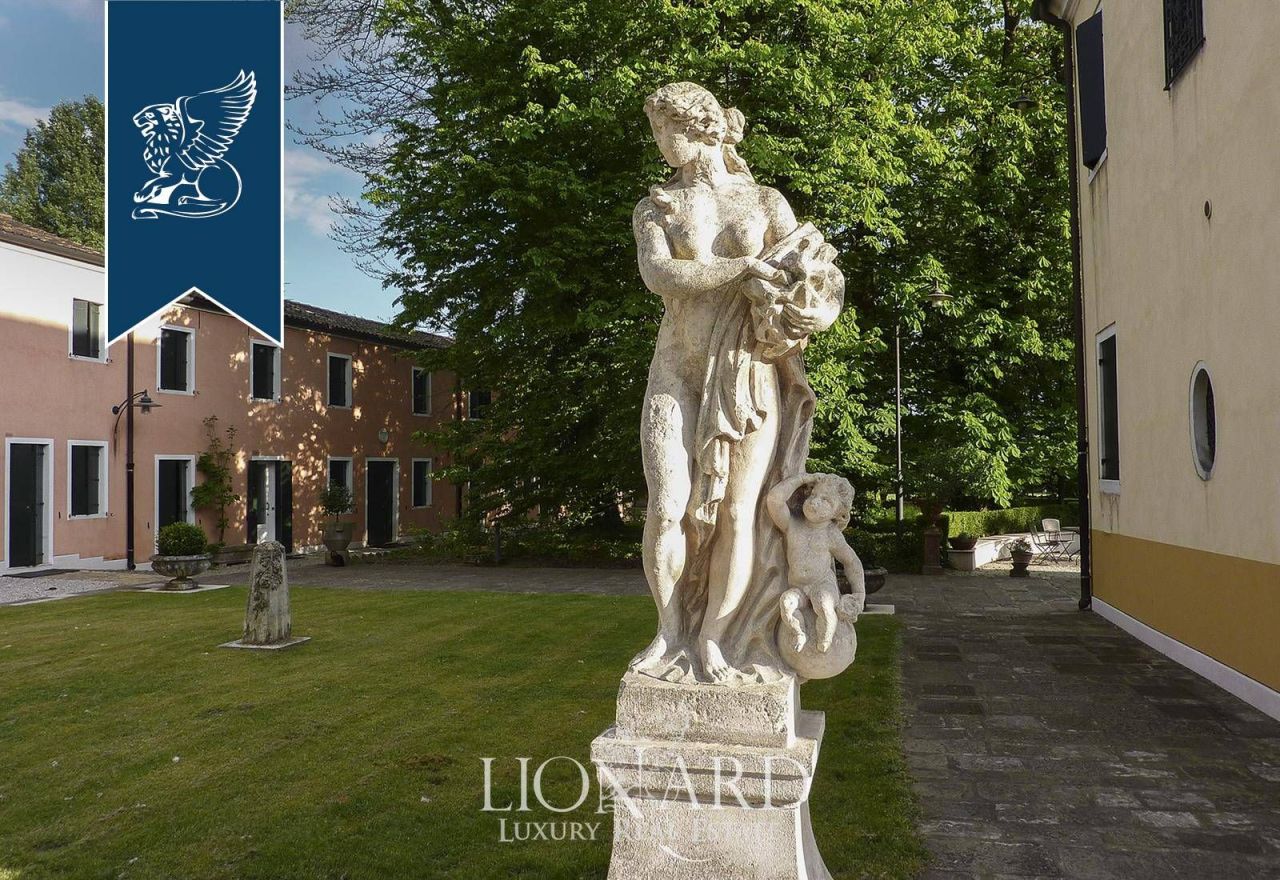 Вилла в Венеции, Италия, 1 500 м² - фото 8