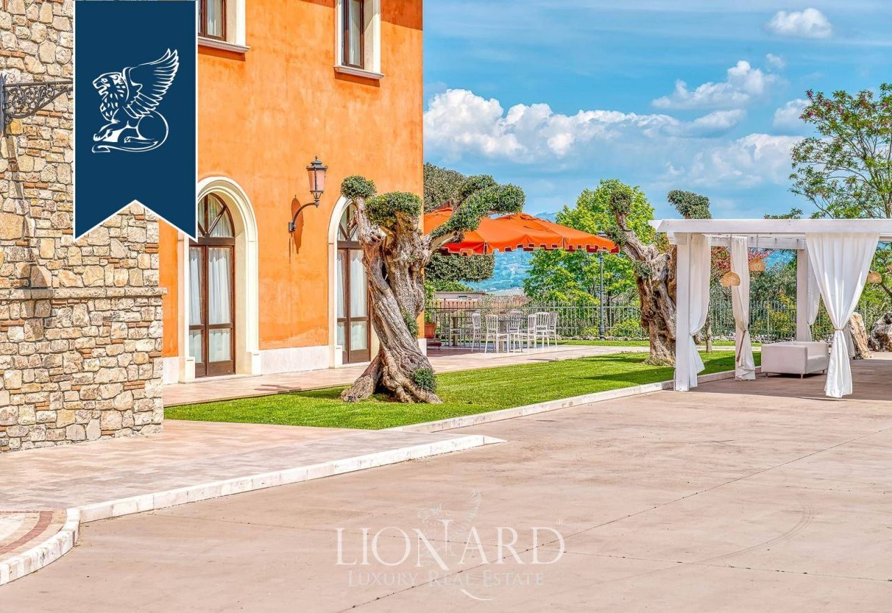 Замок в Авеллино, Италия, 6 000 м² - фото 8